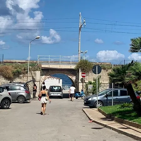 A Tre Passi Dal Mare Con Parcheggio Gratuito Apartment