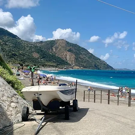 A Tre Passi Dal Mare Con Parcheggio Gratuito Apartment *